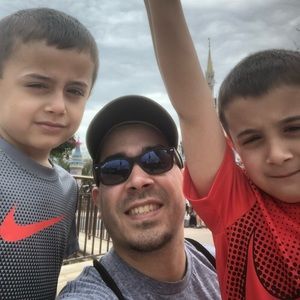 Meet your Posher, Dennis